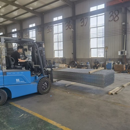 從工廠到市政，鋼格柵如何撐起工程建設(shè)半邊天？